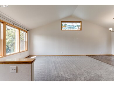 Living Room/Entrance