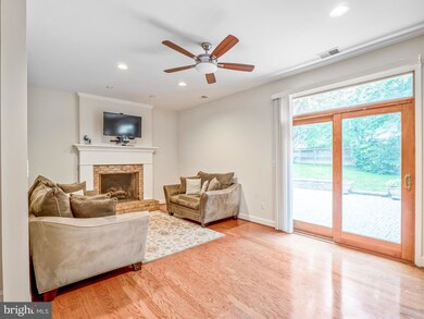 8437 Hunt Valley Dr, Vienna, VA 22182 - photo 3