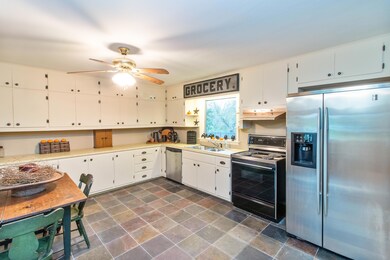 2811 Stanton Ave, Des Moines, IA 50321 - photo 2