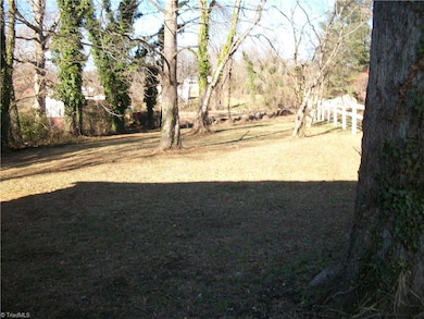 605-A & 605-B Grove St, Eden, NC 27288 - photo 2