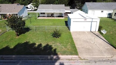 906 Gladney St, Gainesville, TX 76240 - photo 3