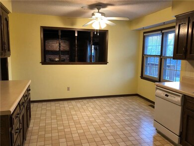 10449 Bradshaw St, Lenexa, KS 66215 - photo 7