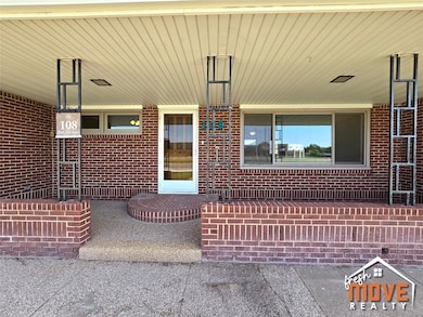 108 W 11th St, Hugoton, KS 67951 - photo 2