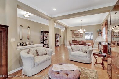 09-Living Room to Dining Room