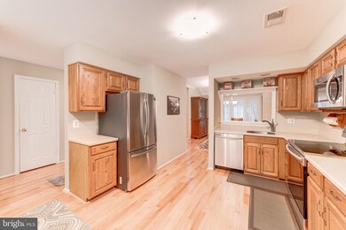 10013 Beacon Pond Ln, Burke, VA 22015 - photo 6