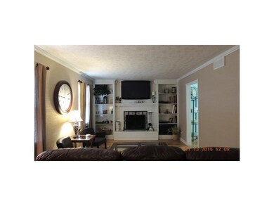 3013 Fox Pointe Dr, Columbus, IN 47203 - photo 3