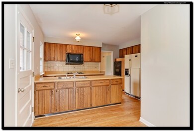 429 W Gartner Rd, Naperville, IL 60540 - photo 5
