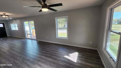 1021 E Sycamore St, Columbus, KS 66725 - photo 5