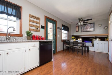 9303 Hudson Ln, Louisville, KY 40291 - photo 3