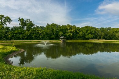 Don't you just love the fountain. It adds such a festive touch. 