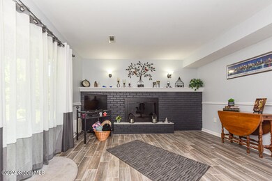 2001 Oakleaf Dr, Schenectady, NY 12303 - photo 5