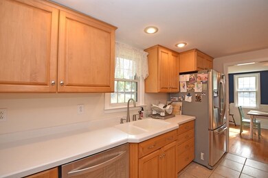 8 Mayflower Cir, Worcester, MA 01606 - photo 7