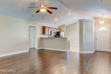 2423 Red Maple Cir-print-007-010-Main Li