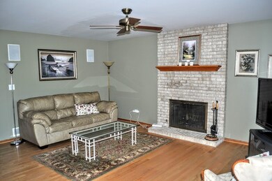 2018 Clematis Dr, Algonquin, IL 60102 - photo 4