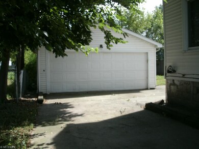 DETACHED 2-CAR GARAGE