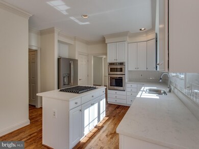 5807 Magnolia Ln, Falls Church, VA 22041 - photo 3