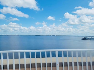 Top Floor Pool View