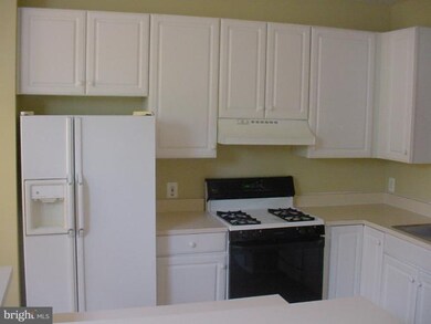 13226 Copper Cove Way, Herndon, VA 20171 - photo 2