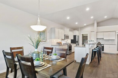 3486 NW 9th St, Redmond, OR 97756 - photo 5