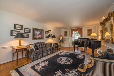 Oak hardwood flooring, chair rail and crown moldin
