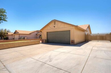 RV Gate w/plenty of parking front & back