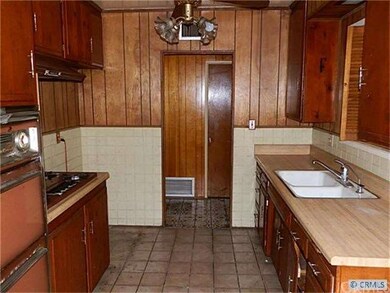 Kitchen with eating area