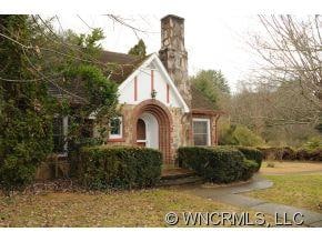 Cottage style loaded w/charm