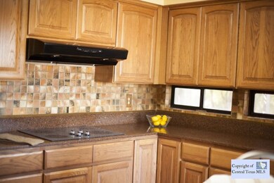 117 Oakridge Dr, San Marcos, TX 78666 - photo 2