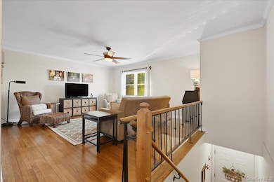 2066 Lakeview Rd unit B, Bellmore, NY 11710 - photo 5