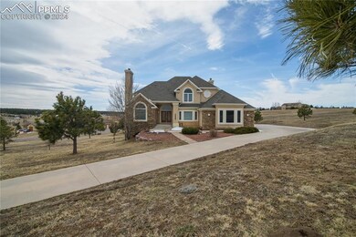 View of front of property featuring a front lawn