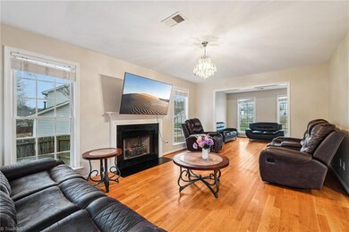 4004 Auburn Hills Dr, Greensboro, NC 27407 - photo 6