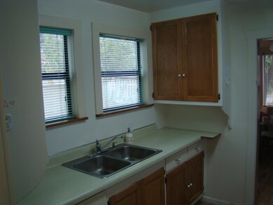 1573 Jay St, Redding, CA 96001 - photo 4