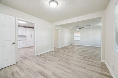 2511 Evergreen Dr, Houston, TX 77087 - photo 6