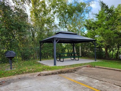 821 E House St unit 104, Alvin, TX 77511 - photo 3