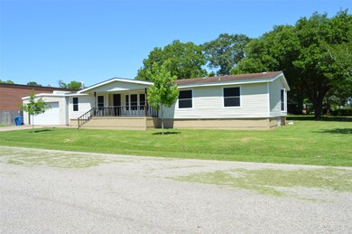 1308 Smith St, Waller, TX 77484 - photo 2