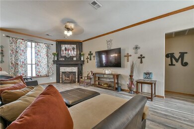 2633 SE 10th St, Moore, OK 73160 - photo 4