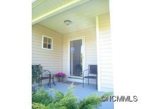 COVERED FRONT PORCH