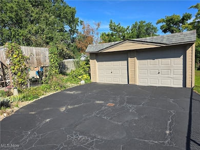 25731 Farringdon Ave, Euclid, OH 44132 - photo 6