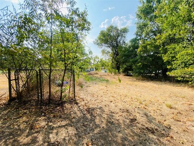 1112 Buck St, Gainesville, TX 76240 - photo 4