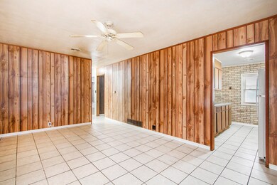 2132 Lewis Dr low maintence floor