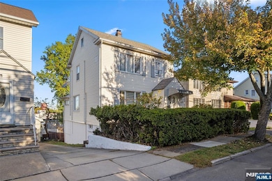 539 Hillside St, Ridgefield, NJ 07657 - photo 2