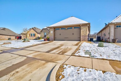 329 Paddle Boat Dr, Granbury, TX 76049 - photo 2