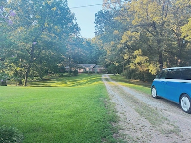 616 W Taylor Ave, Calhoun City, MS 38916 - photo 5