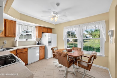 10A Martin van Buren Dr unit B, Monroe Township, NJ 08831 - photo 6