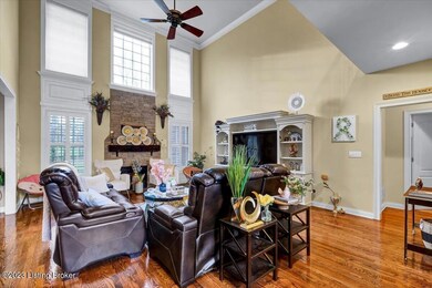 11115 Radleigh Ln, Louisville, KY 40291 - photo 5