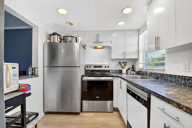 1630 Embassy Dr unit 207, West Palm Beach, FL 33401 - photo 6