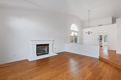05 - Living Room