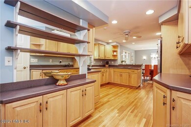 102 Mcfadden Dr, Wilton, CT 06897 - photo 6