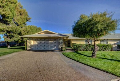 9893 W Spanish Moss Ct, Sun City, AZ 85373 - photo 2