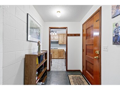 1482 W Fairview Dr, Springfield, OR 97477 - photo 6